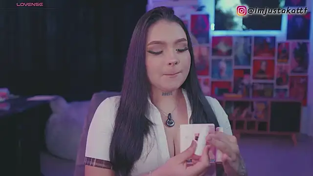 sensualkattt online show from April 18, 10:31 pm