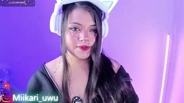 Ahri Elderwood online show from May 2, 4:16 am
