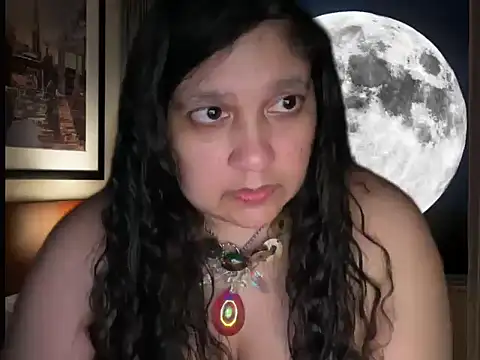 MelanieFawker online show from April 15, 8:15 am