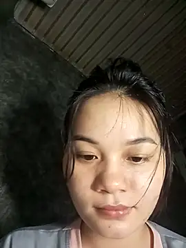 Ngoc-Trinh online show from April 25, 5:10 pm