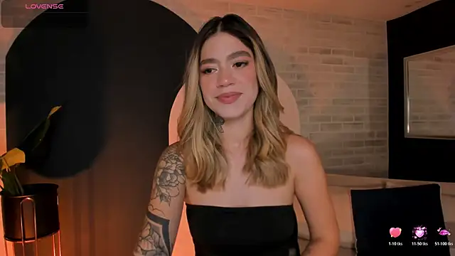 ViolettHansson online show from April 10, 9:59 am