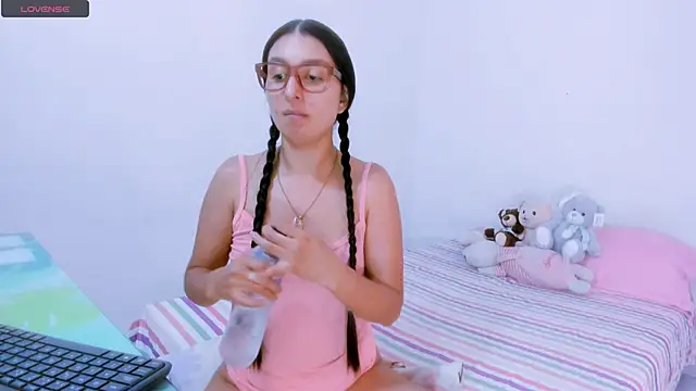 Alyson0001 online show from October 1, 7:08 pm