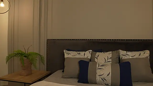 IrisBaker online show from February 9, 10:12 pm