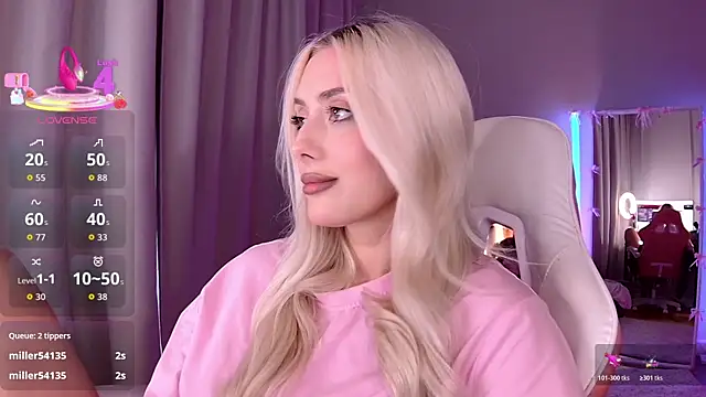 LoryWood online show from April 10, 2:45 pm