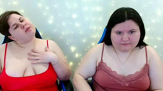 BeckyAndHellen online show from March 3, 11:38 am