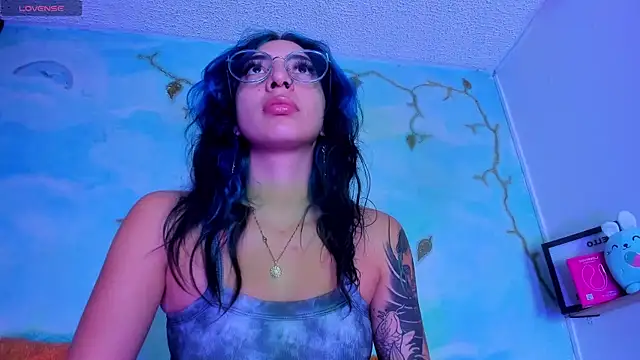 SaturnooStonee online show from April 19, 1:38 am