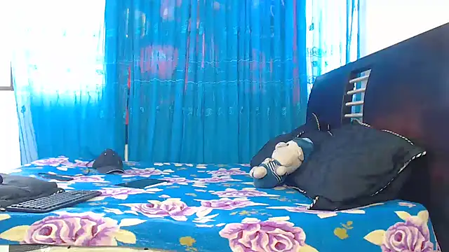 Hot Sharks  online show from October 1, 11:59 am