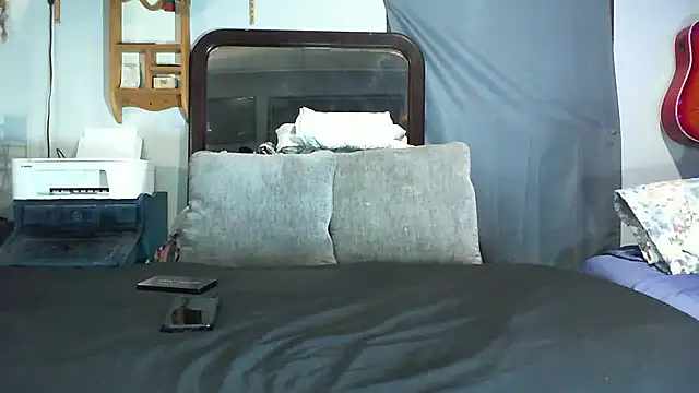 Genevieve143 online show from September 18, 12:15 pm