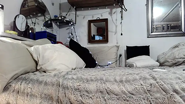 Genevieve143 online show from March 21, 9:31 pm