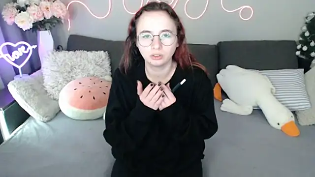 Mini Diva online show from March 28, 9:42 am