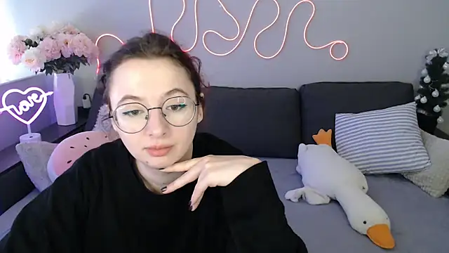 Mini Diva online show from March 17, 9:13 am