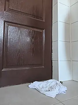 lovewildguy1 online show from April 11, 7:25 am