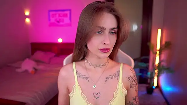 Kamila icee online show from April 15, 9:15 pm