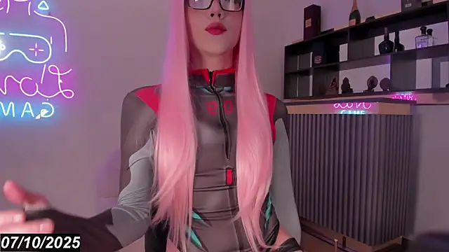 Bonnie Luxury online show from October 7, 5:01 am