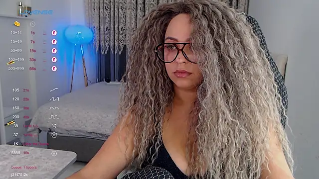  Just a queen 3 online show from November 2, 11:46 am