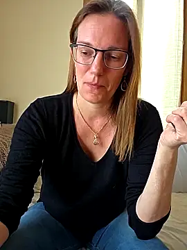 SpiceLea online show from March 26, 3:25 pm