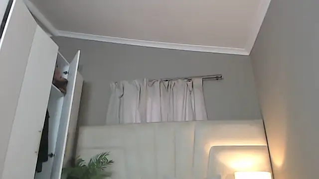 naughtyblackdolie online show from September 28, 5:25 am