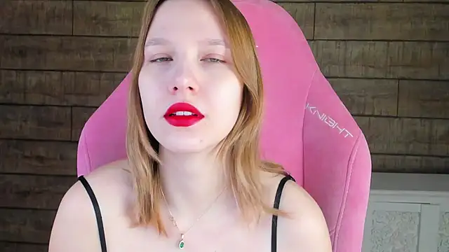 LiliLinn online show from March 14, 5:30 am