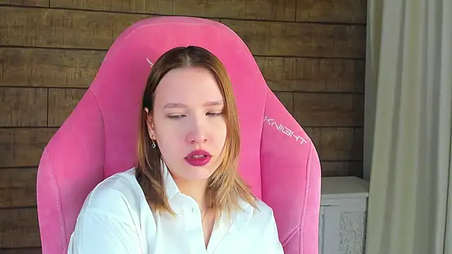 LiliLinn online show from March 19, 4:50 am