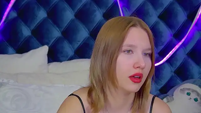 LiliLinn online show from November 22, 5:10 am