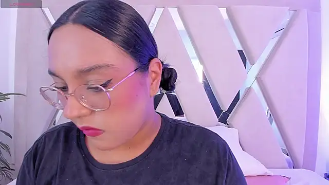 ellamontoya online show from February 20, 11:45 am