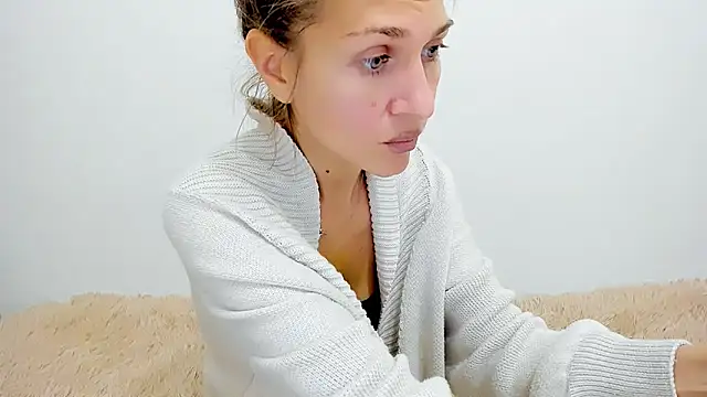 Mona Cruz online show from October 12, 3:03 pm