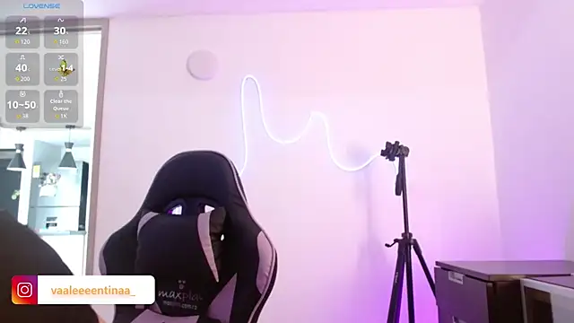 Layna cold online show from March 25, 1:25 pm