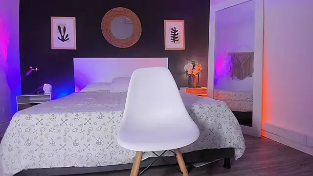 VioletPaket online show from November 9, 2:24 pm