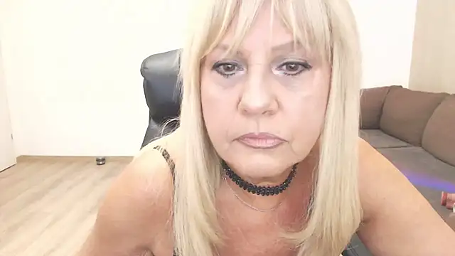 amberdoll4u online show from July 2, 5:02 am