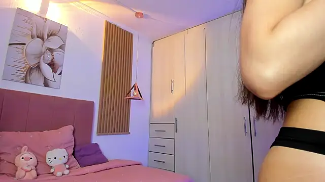 mia nevaeh online show from October 18, 9:16 pm