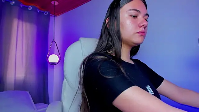 mia nevaeh online show from February 6, 9:07 pm