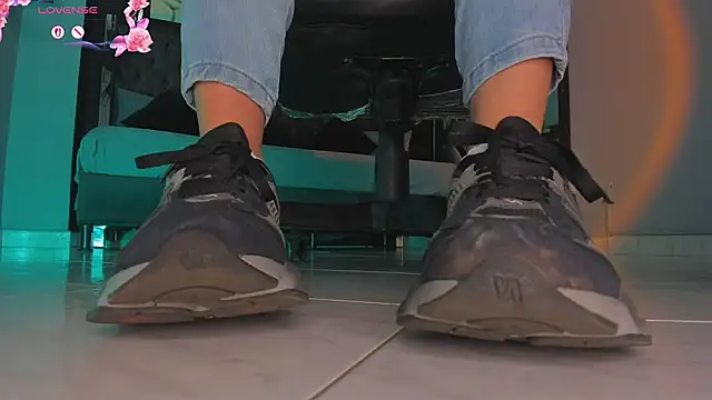 charlotte  grey online show from February 12, 8:10 pm