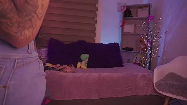 madelyn rose  online show from October 15, 2:03 am