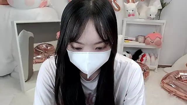 momo room online show from May 24, 11:09 am