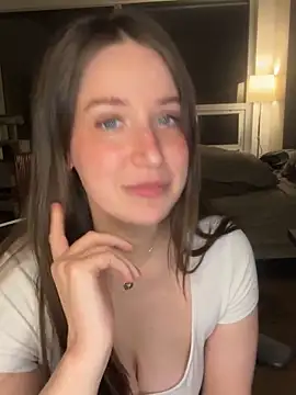 nerdynina online show from April 21, 1:42 am