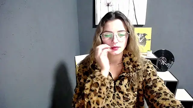 lady olivia  online show from October 29, 5:15 pm