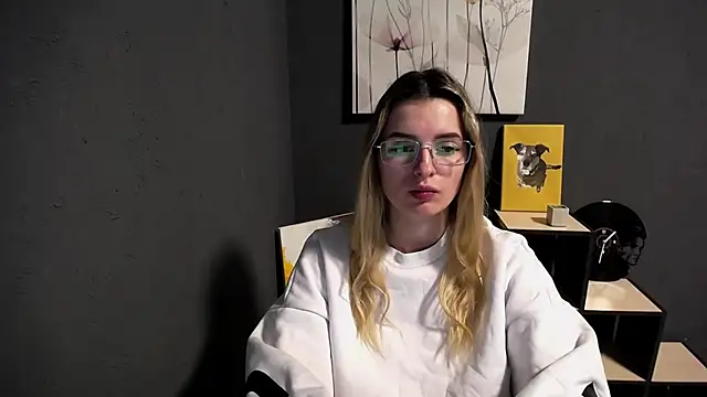 lady olivia  online show from March 21, 2:00 pm