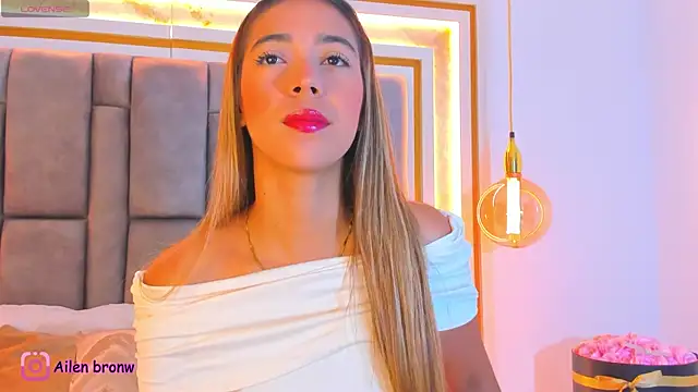 elianabrown online show from November 8, 11:43 pm