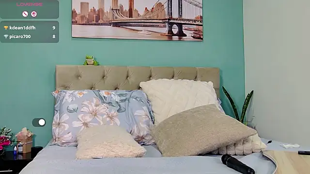 yanella fire online show from October 9, 4:33 pm