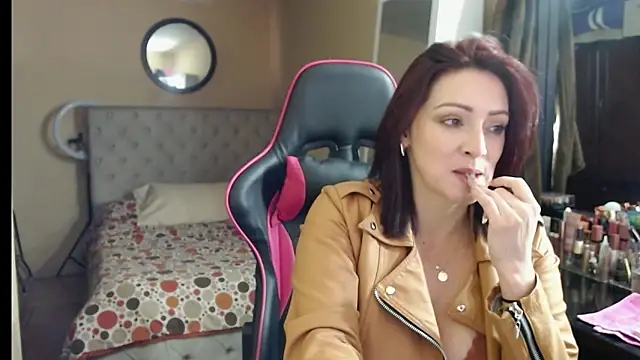 Carol Scottt online show from October 31, 5:39 pm