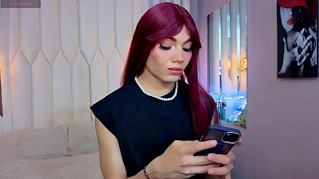 Megan Do Santos online show from April 16, 8:19 pm