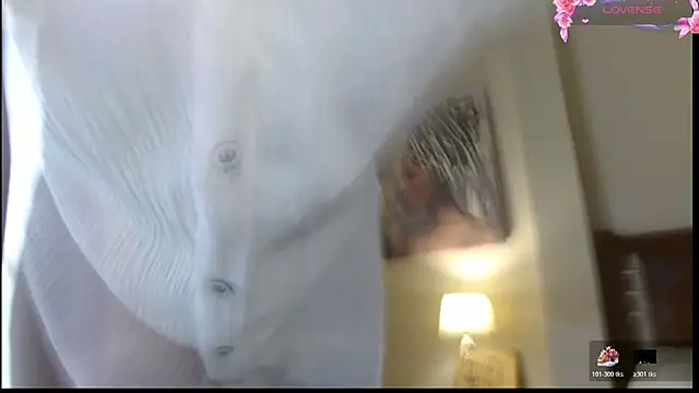 hillary foox online show from December 4, 6:19 pm