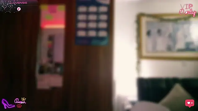 LauGrayJ online show from April 5, 8:46 am