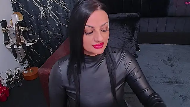 VixenSelena online show from February 19, 5:18 am