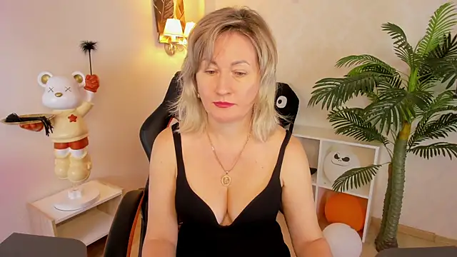 AriFleow online show from November 29, 5:00 am