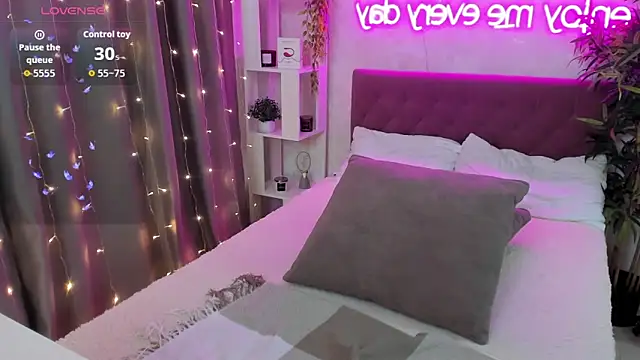 FeralPeach online show from January 11, 6:51 am