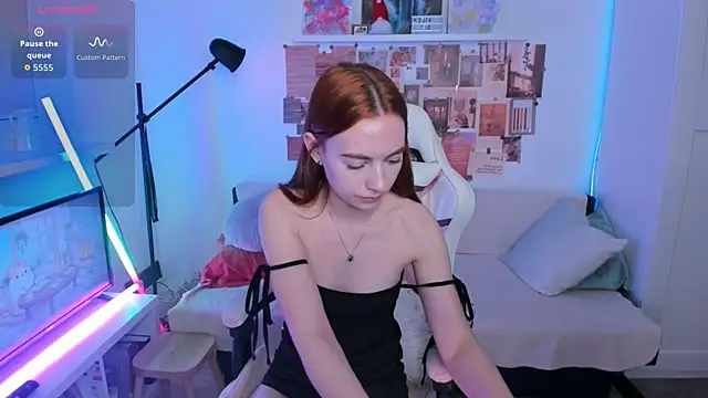 Mia Madden online show from February 26, 3:05 am