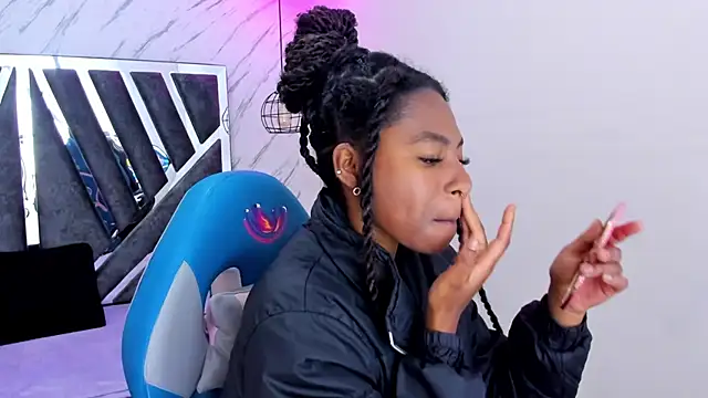 Queen perla  online show from November 8, 12:10 pm