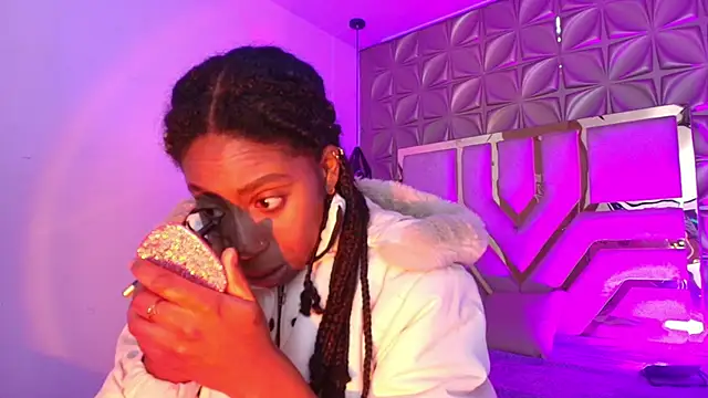 Queen perla  online show from April 18, 12:18 pm