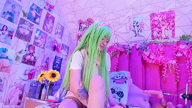 Alicebenett online show from September 29, 8:14 pm